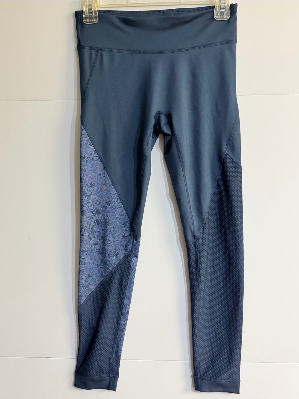JoyLab Women’s Navy legging with mesh on side and camo print on the other side